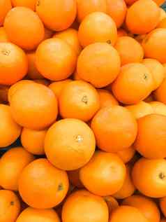 特写镜头群新鲜的橙子水果市场健康的食物与