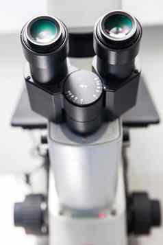 关闭立体声显微镜目镜实验室