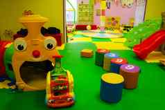 彩色的婴儿玩房间玩具