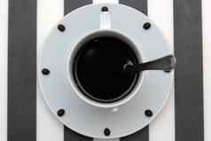 咖啡杯勺子飞碟咖啡豆子白色背景形成时钟刻度盘视图咖啡象征早....能源快乐晚上点心