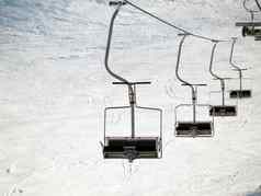 滑雪电梯滑雪度假胜地