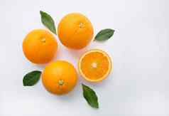 新鲜的橙色柑橘类水果白色背景