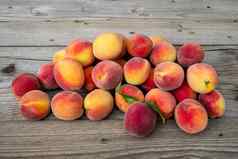 桩桃子成熟的桃子水果棕色（的）木背景