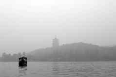 传统的木行船著名的西湖杭州中国