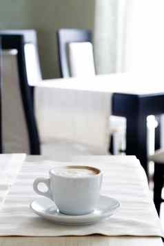 白色杯咖啡空咖啡馆
