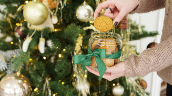 燕<strong>麦饼</strong>干玻璃Jar背景圣诞节装饰