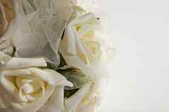 婚礼装饰白色玫瑰花束环新娘新郎