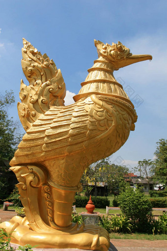 大金鸟雕像