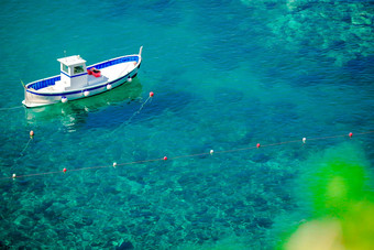 美丽的舒适的湾船清晰的绿松石<strong>水</strong>意大利海岸manarola利古里亚欧洲