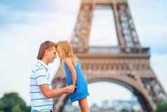 可爱的女孩父亲巴黎埃菲尔铁塔塔夏天法国假期