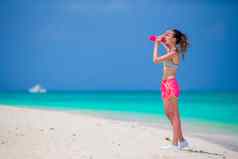 活跃的适合年轻的女人运动服装海滩假期