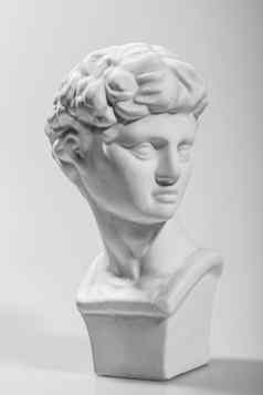 古老的雅典雕塑大卫雕塑灰色的背景