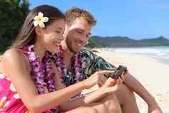 夫妇海滩聪明的电话夏威夷
