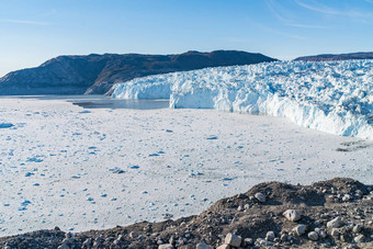 气候改<strong>变</strong>概念格陵兰岛冰川严重影响全球气候<strong>变暖</strong>冰川前面埃奇冰川西格陵兰岛又名伊卢利萨特雅各布港冰川生产格陵兰岛冰山