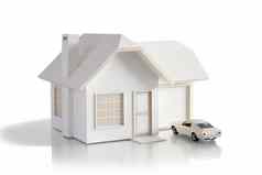 房子微型白色车孤立的白色背景真正的房地产建设概念