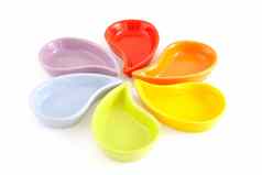 色彩斑斓的空碗有趣的形状