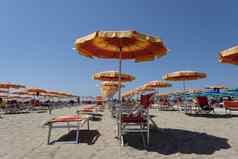 夏天海滩景观雨伞海滩椅子