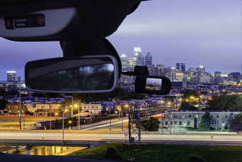 行车记录仪车相机视图费城天际线晚上美国