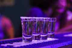 龙舌兰酒照片酒吧表格蓝色的光夜生活情况