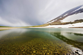 高山山湖景<strong>观色</strong>彩斑斓的自然视图格鲁吉亚湖旅行目的地