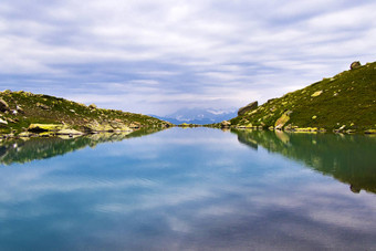 高山山湖景<strong>观色</strong>彩斑斓的自然视图格鲁吉亚湖旅行目的地