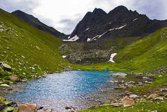 高山山湖景<strong>观色</strong>彩斑斓的自然视图格鲁吉亚湖旅行目的地