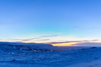 黎明前的山景观冰岛不寻常的光