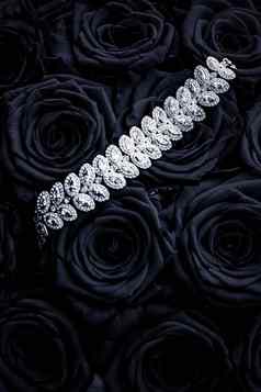 奢侈品钻石珠宝手镯黑色的玫瑰花爱
