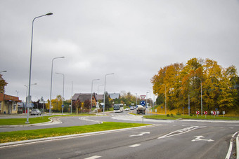 trakai高<strong>速</strong>公路高<strong>速</strong>公路路景观<strong>汽车汽车</strong>车辆蓝色的天空阳光明媚的一天欧洲高<strong>速</strong>公路