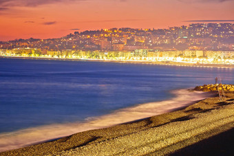 晚上海滩视图城市不错的法国里维埃拉