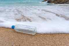 塑料瓶浪费环境污染海滩