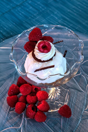 甜点菜芝士蛋糕剃巧克力树莓