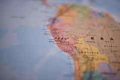 秘鲁色彩斑斓的模糊的地图南美国主要路线红色的