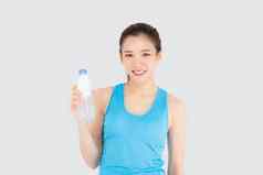 美丽的年轻的亚洲女人体育运动锻炼喝水分