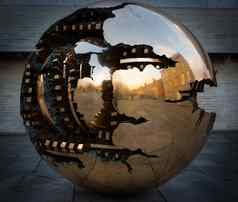 都柏林爱尔兰1月球球青铜雕塑三一大学