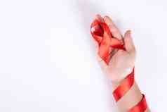 艾滋病意识女人手持有红色的丝带白色背景复制空间文本世界艾滋病一天医疗保健医疗概念