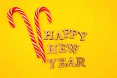 庆祝快乐一年木信一年的帽黄色的背景红色的糖果节日装饰明信片概念前视图平复制空间