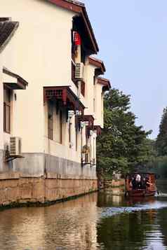船运河古老的中国人房子反射苏州中国