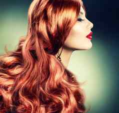 时尚红色的头发的女孩肖像