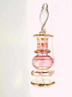 微型粉红色的玻璃香水瓶埃及