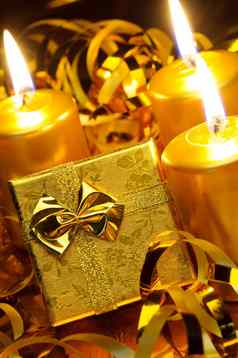 黄金圣诞节蜡烛黄金礼物盒子