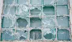 城市房子破碎的芯片窗口玻璃破坏公物