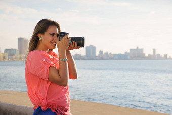 女人摄影师相机旅游图片照片