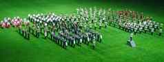 军事管弦乐队乐队游行玩绿色草场