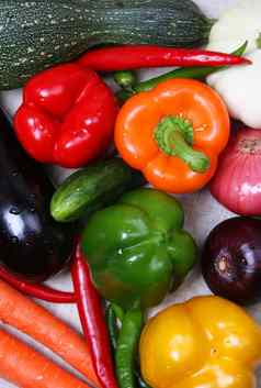 色彩斑斓的新鲜的蔬菜