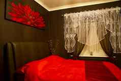 浪漫的红色的棕色（的）卧室