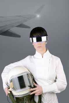 未来主义的宇宙飞船飞机宇航员头盔女人
