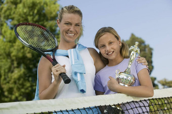 妈妈。女儿网球网奖杯