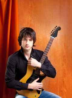 英国独立流行岩石年轻的音乐家吉他球员