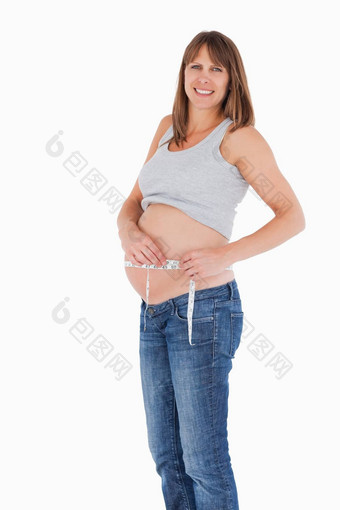 好哗<strong>啦啦</strong>怀孕了女人测量肚子站